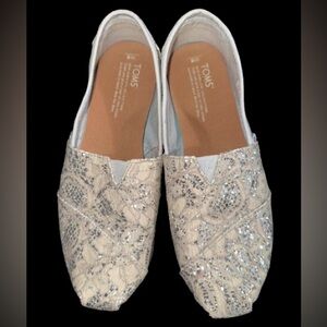 Tom’s Silver Lace Glitz Alpargata slip-on shoe sz 8